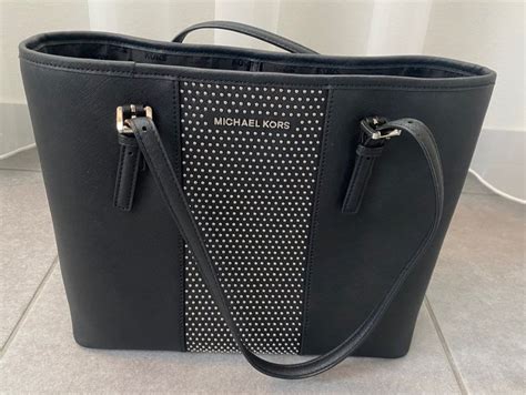 michael kors schwarze tasche mit nieten|Designer.